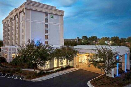 Holiday Inn Express & Suites Charleston Downtown-WestEdge